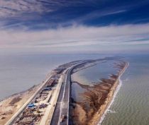 До конца года грузовики не смогут ездить по Крымскому мосту