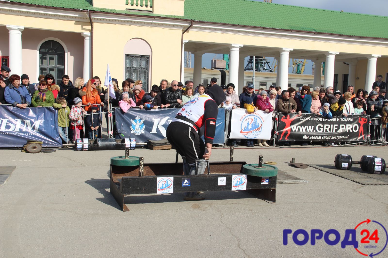 Нажмите чтобы увеличить Фото - На привокзальной площади проходят соревнования